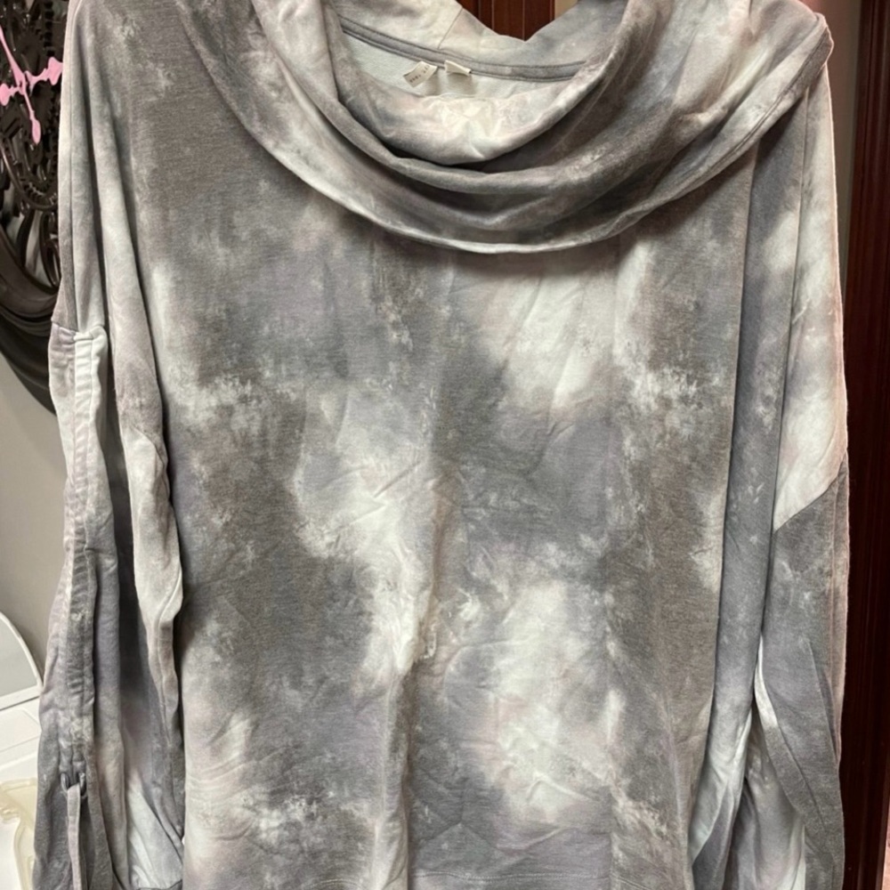 NWOT CATO 22/24 BLACK & WHITE TIE DYED CINCHED 3/4 SLEEVES COWLNECK TUNIC TOP